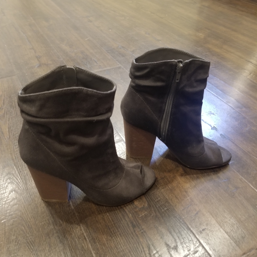 Womens boots booties, Olive Brown Suede, Indigo Rd, size 8